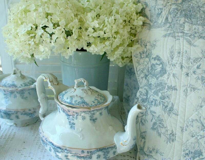 Tea Set with Hydrangeas — White