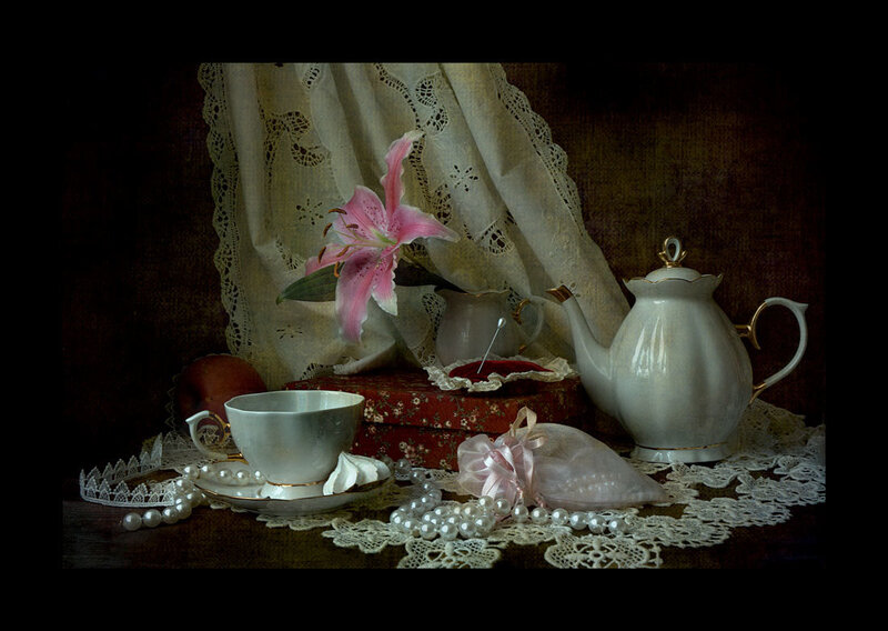 Tea Set with Lily