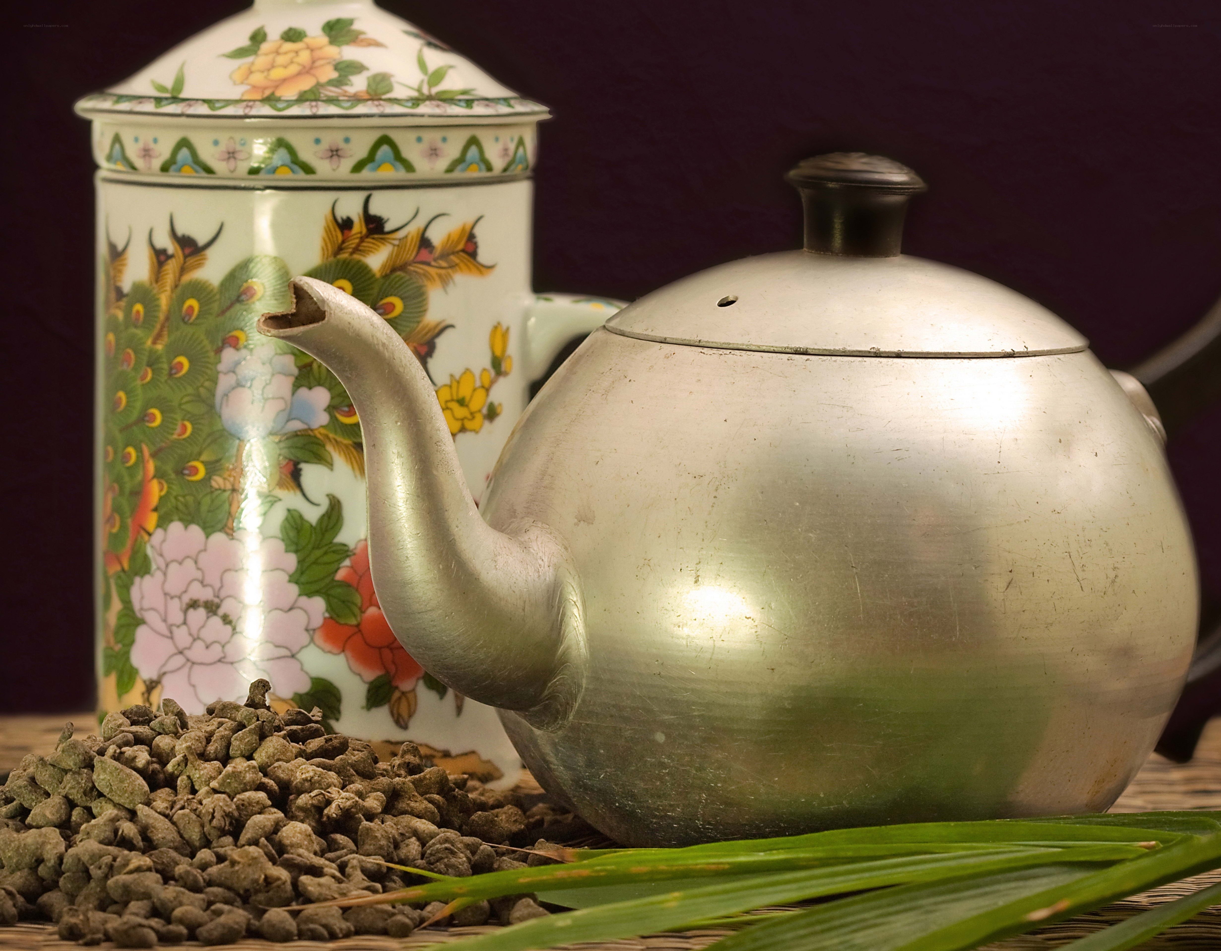 Tea set with loose tea