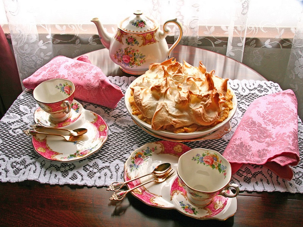Tea set with meringue pie