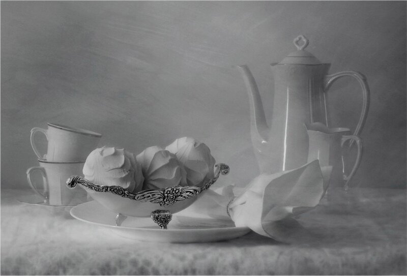 Tea Set with Meringues — Black
