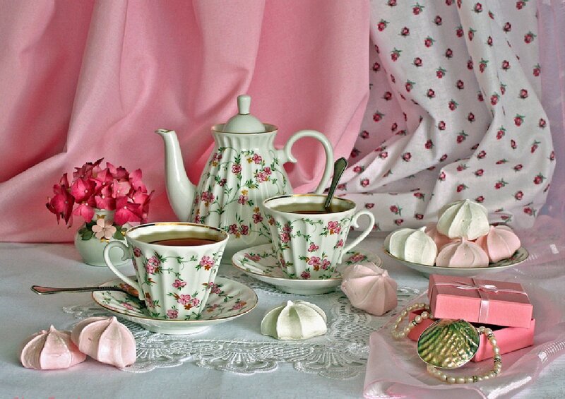 Tea Set with Meringues — Pink, Serene