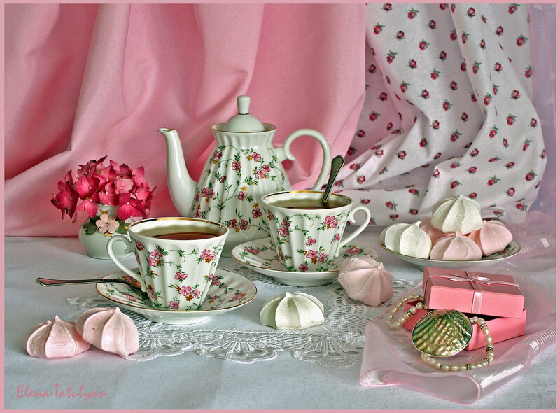 Tea set with meringues