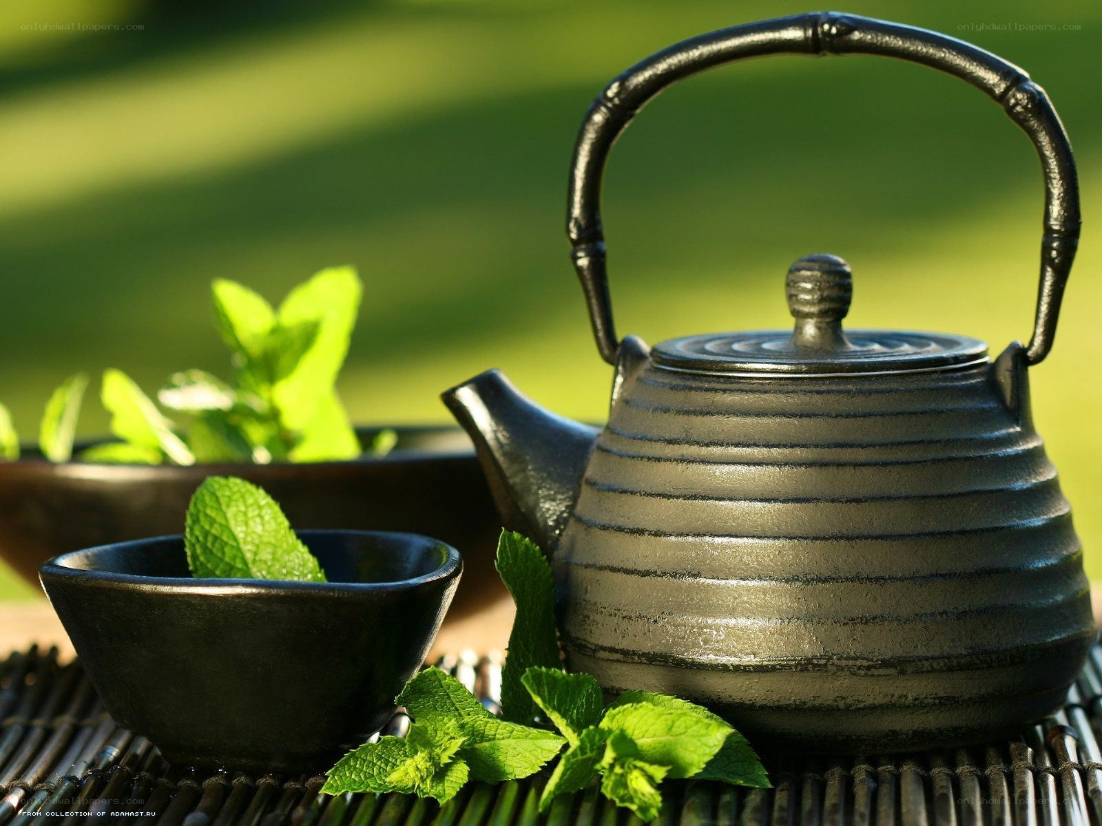 Tea set with mint leaves