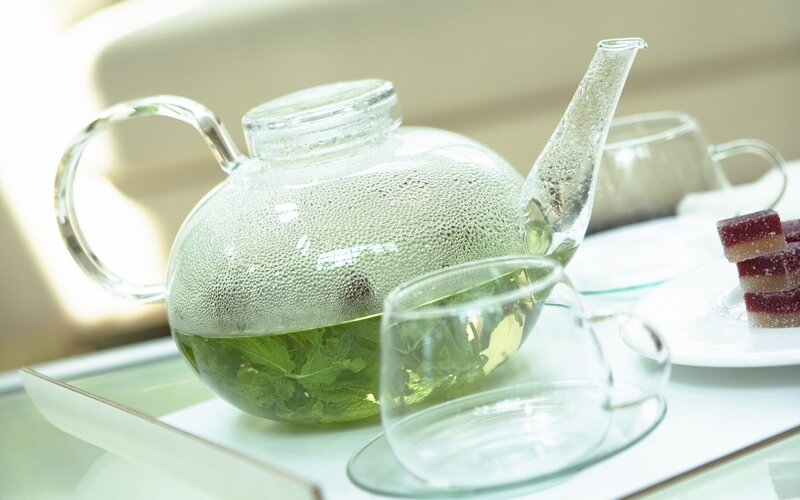 Tea set with mint leaves