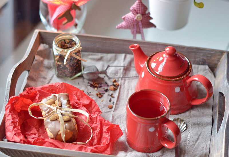Tea Set with Pastry — Red