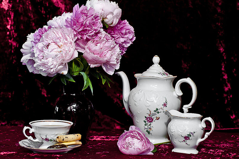 Tea set with peonies