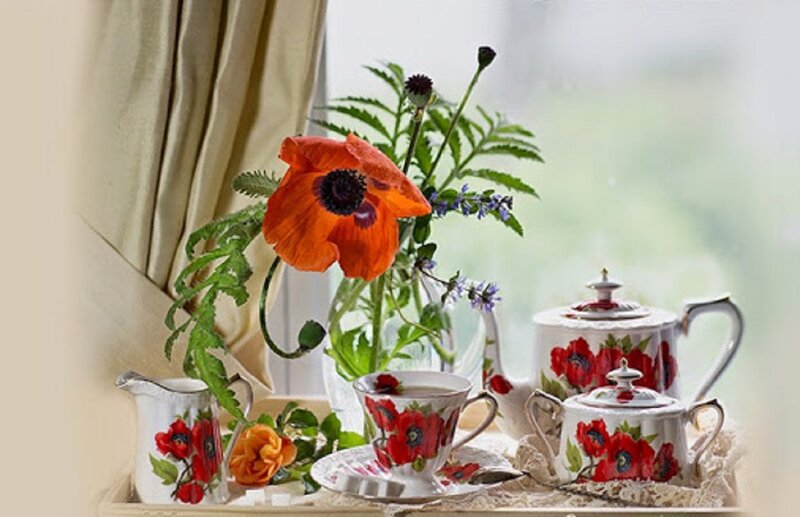 Tea Set with Poppies