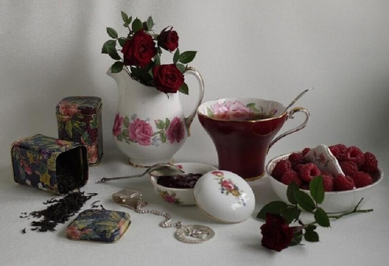 Tea Set with Raspberries