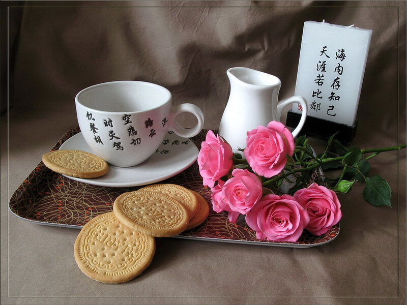 Tea Set with Roses — Brown