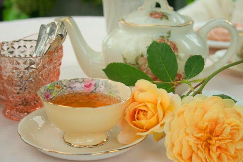 Tea Set with Roses — Yellow, Serene