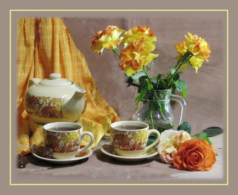 Tea Set with Roses — Yellow