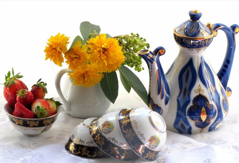 Tea Set with Strawberries — Blue