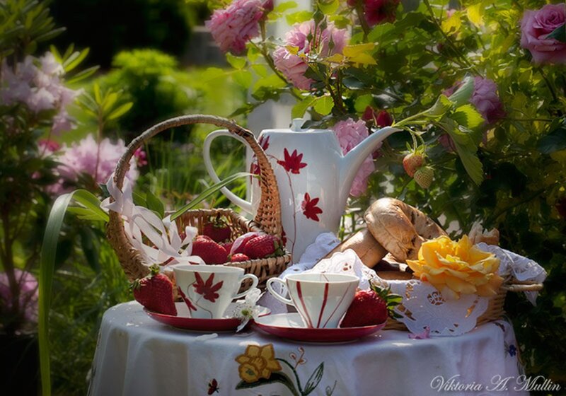 Tea Set with Strawberries — White, Serene