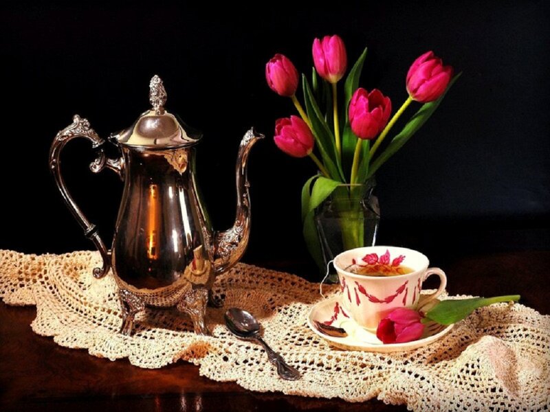 Tea Set with Tulips — Black