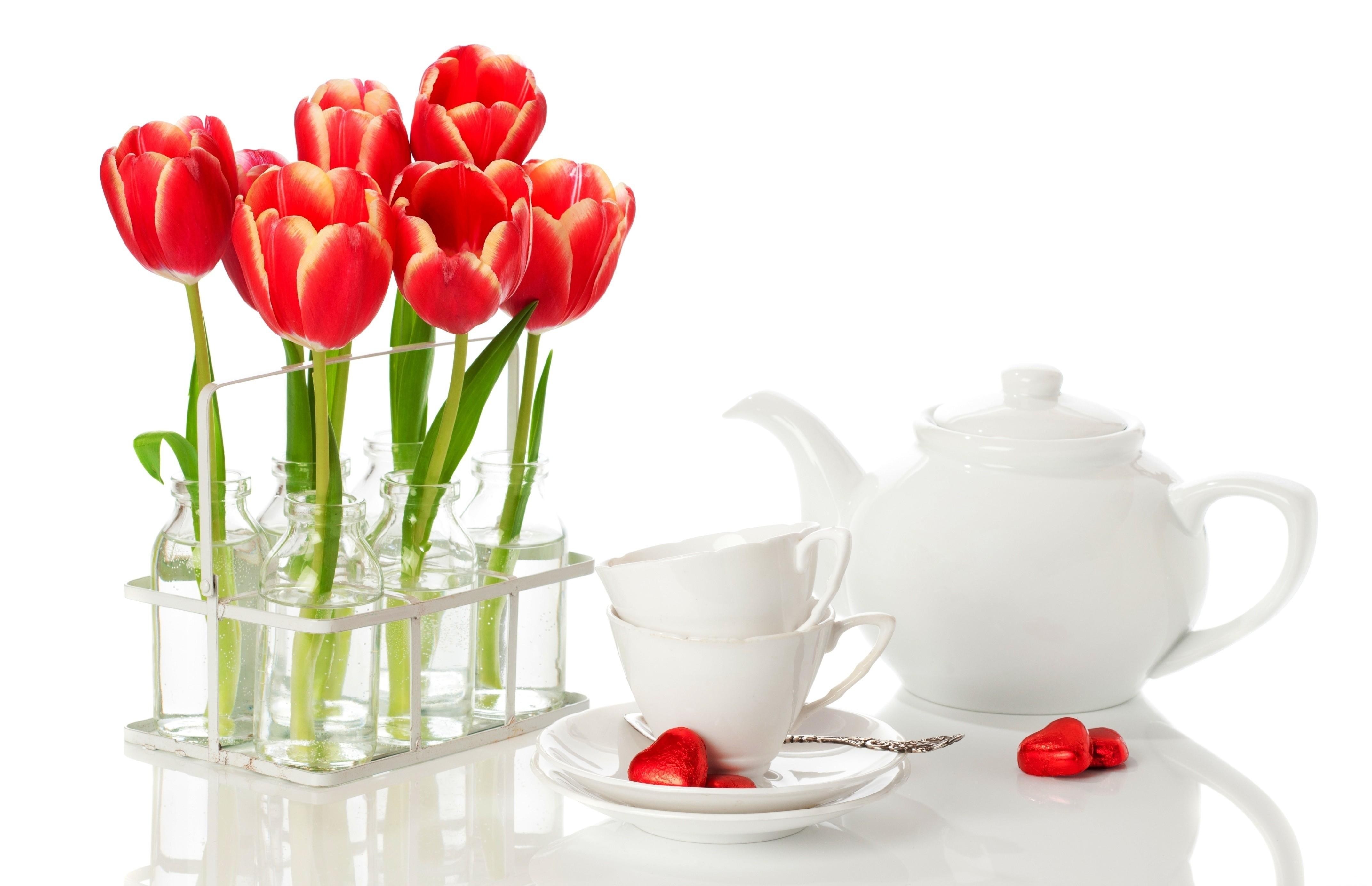 Tea set with tulips