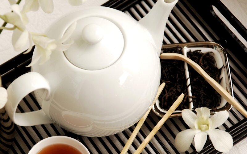 Tea set with white flowers