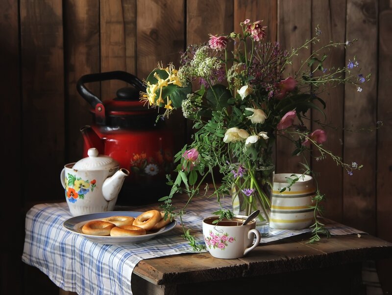 Tea Setup with Flowers — Brown