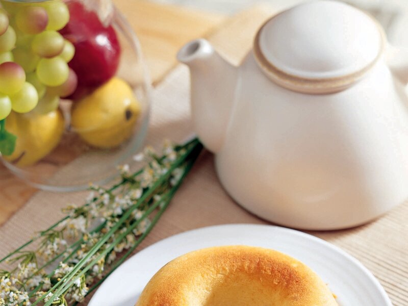 Tea time with fruit and cake