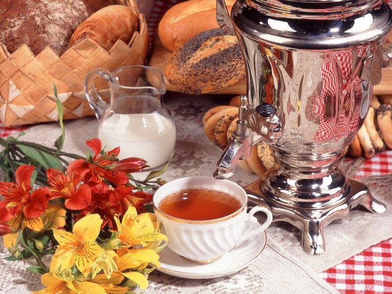 Tea with bread and flowers