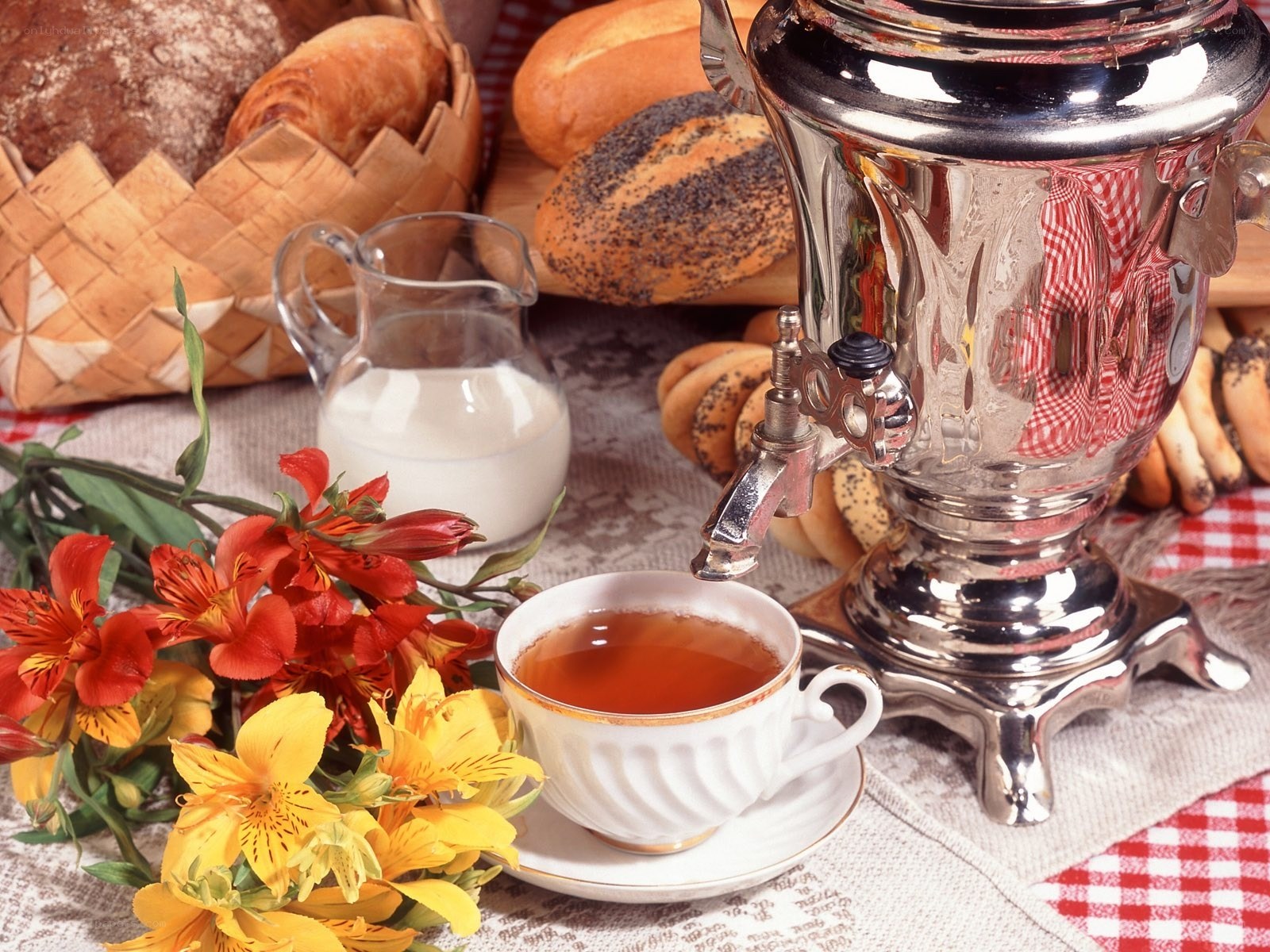 Tea with bread and flowers