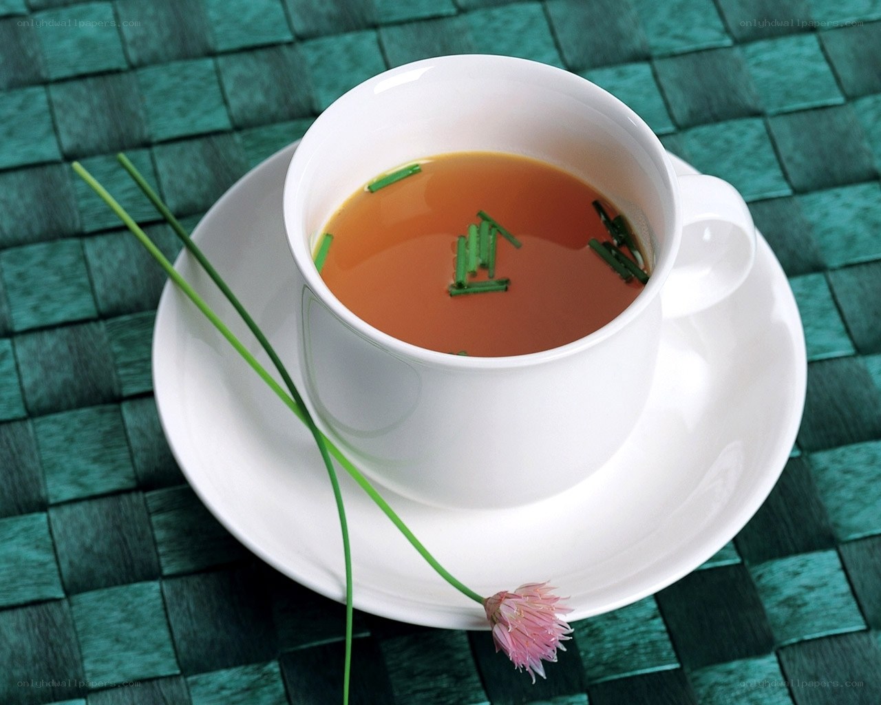 tea with chives and flower