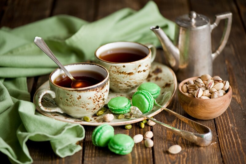 Tea with green macarons