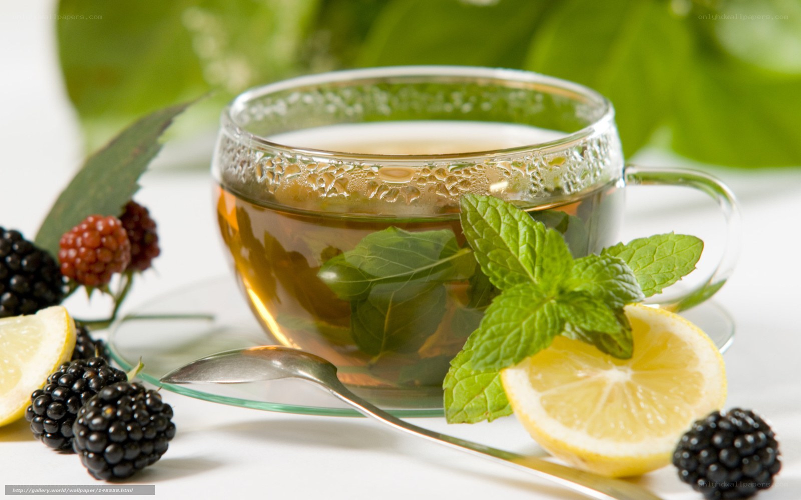 tea with lemon and berries