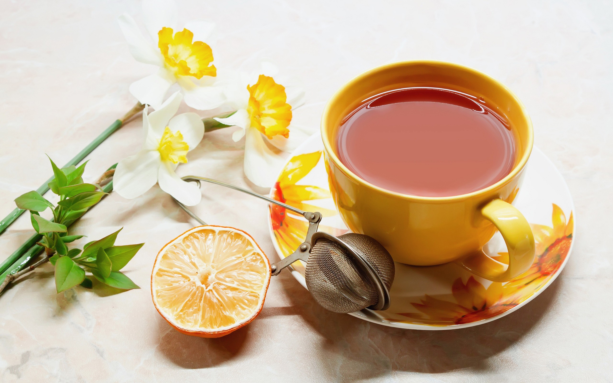 Tea with lemon and flowers