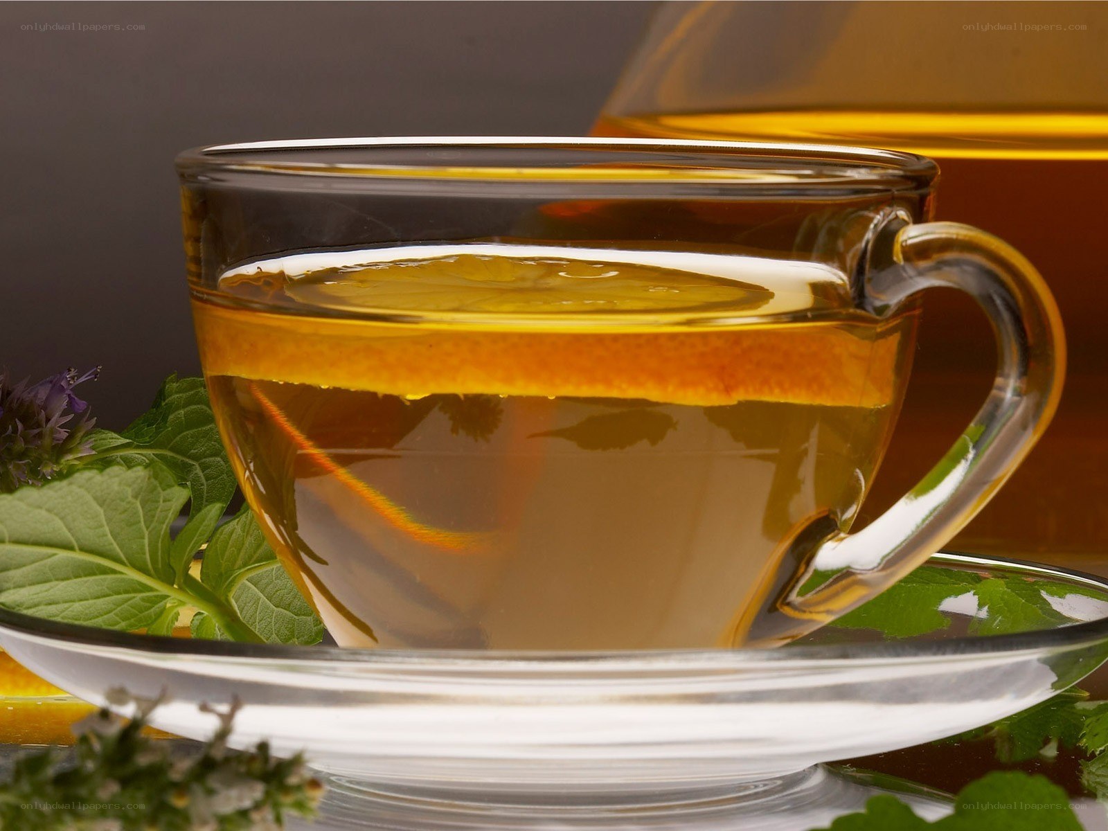 Tea with lemon and mint