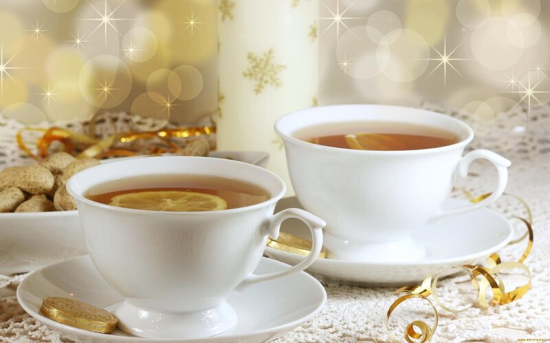 Tea with lemon and peanuts