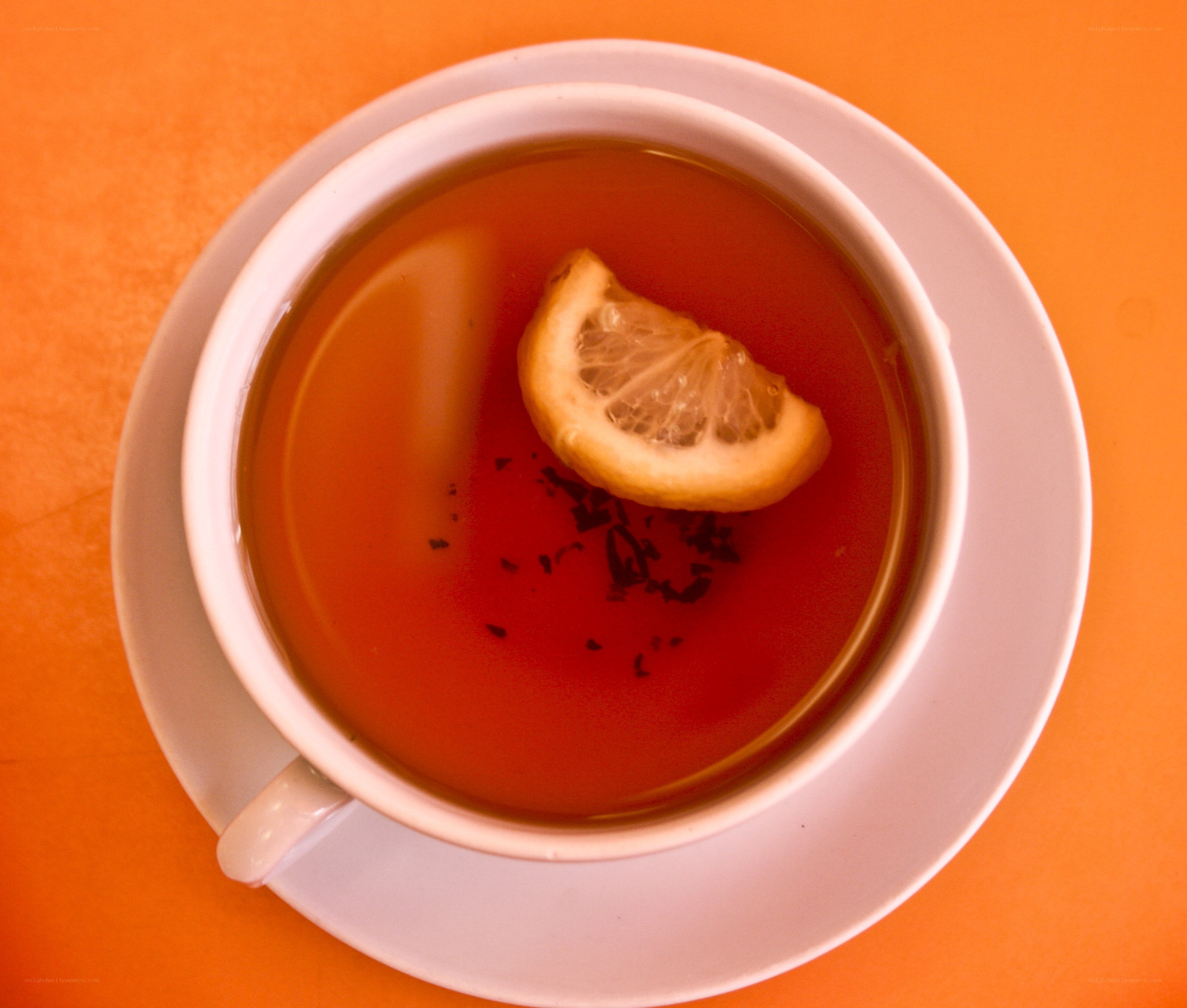 tea with lemon slice