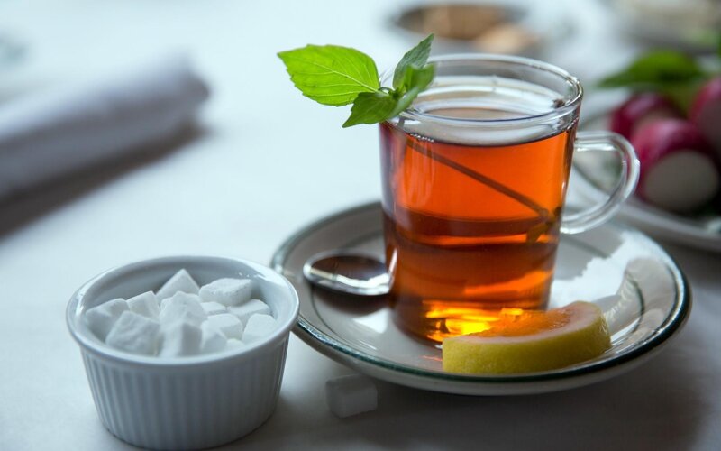 tea with mint and sugar