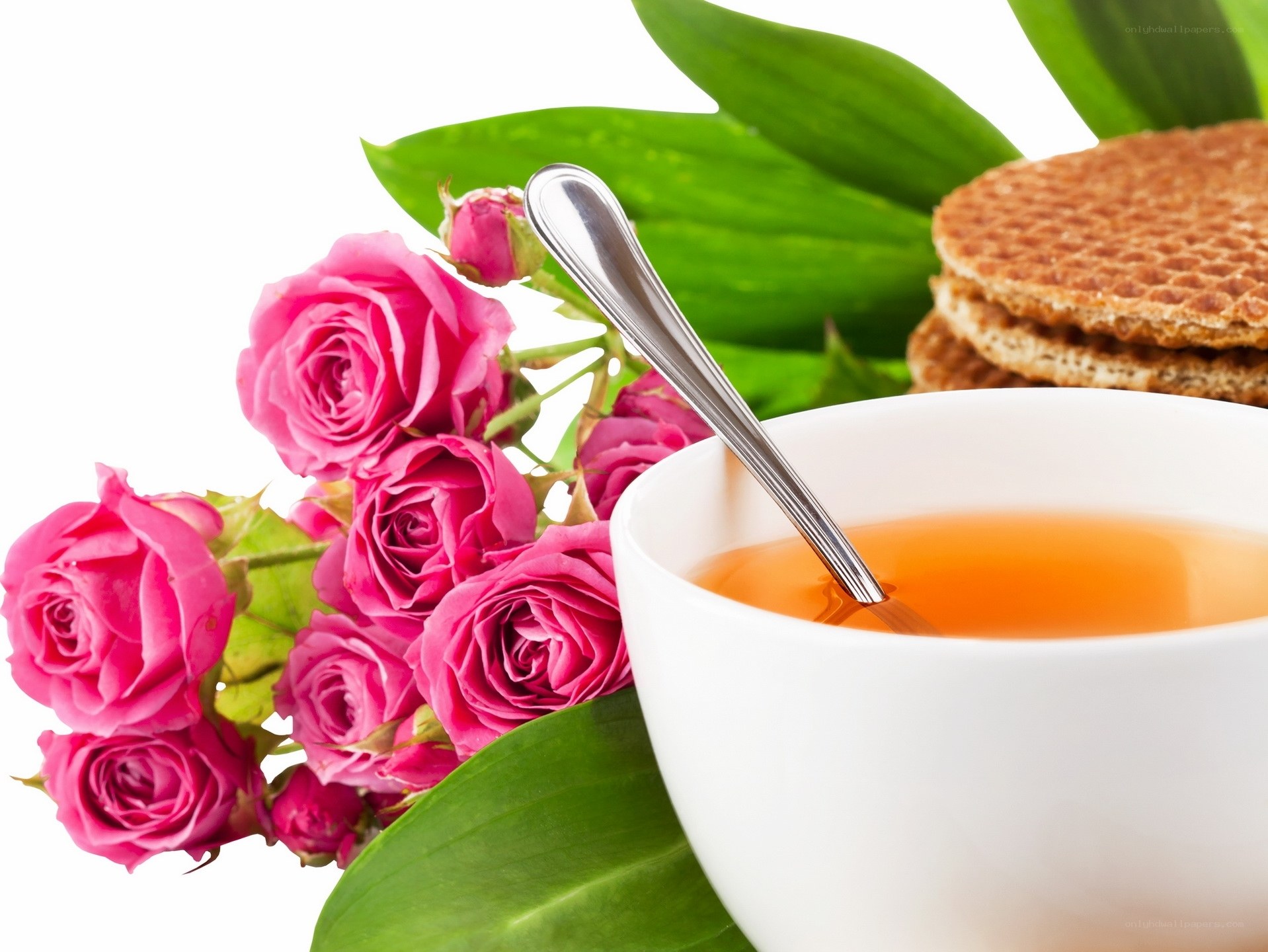 Tea with roses and cookies