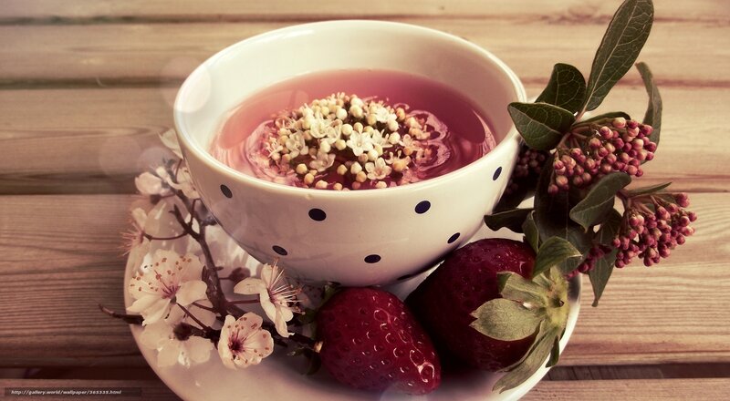 Tea with strawberries and flowers