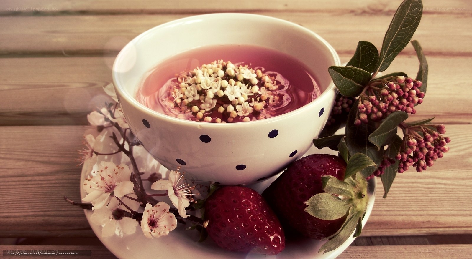 Tea with strawberries and flowers