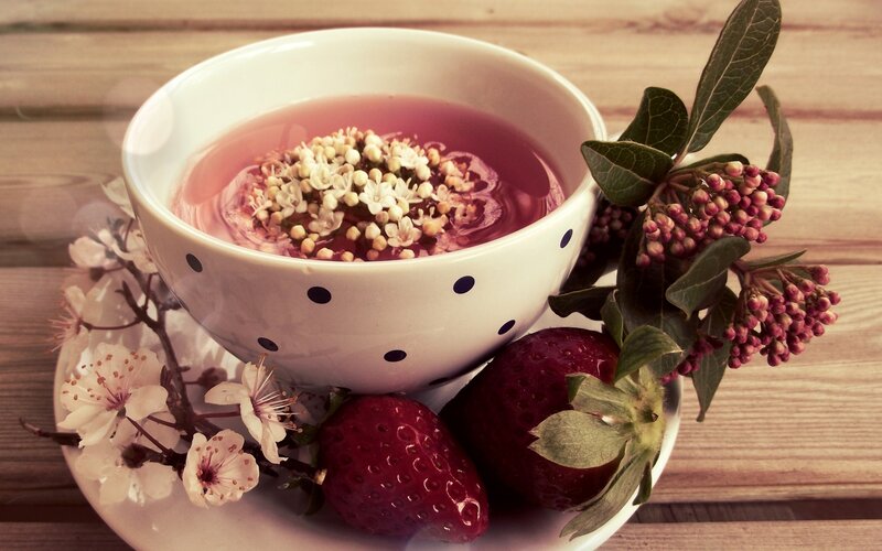 Tea with Strawberries — White