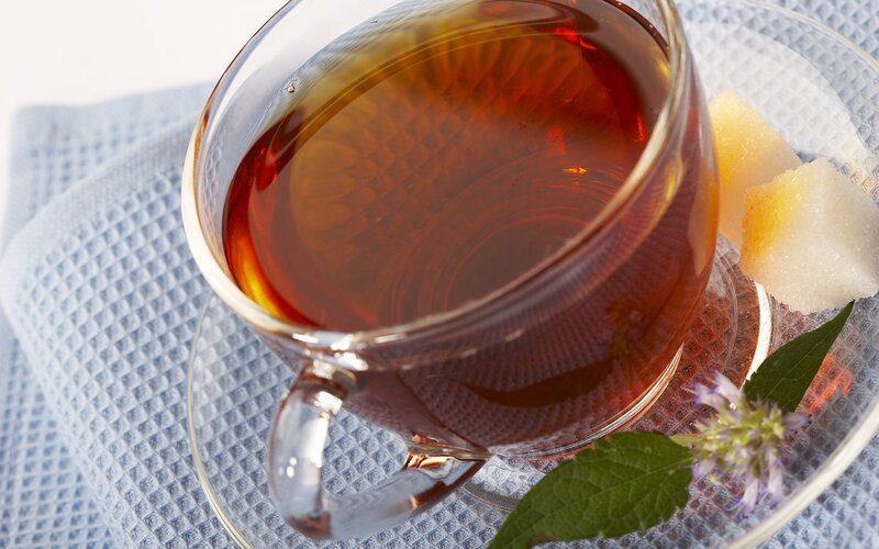 Tea with sugar cubes