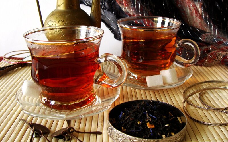 Tea with sugar cubes