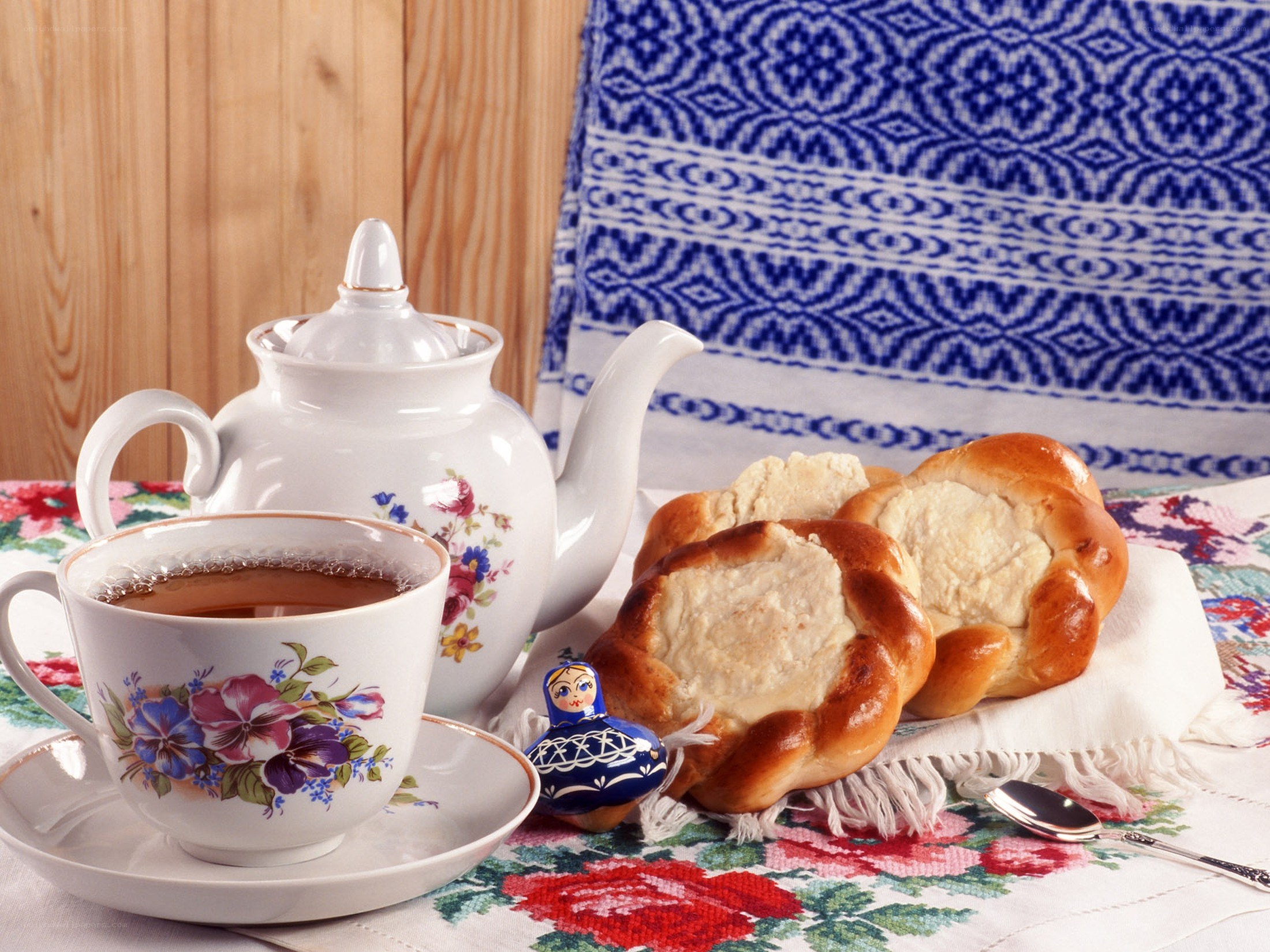Tea with traditional pastries