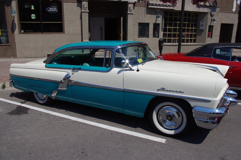 Teal and White Classic Car — Calm