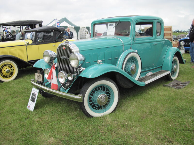 Teal Vintage Car — Calm, Afternoon