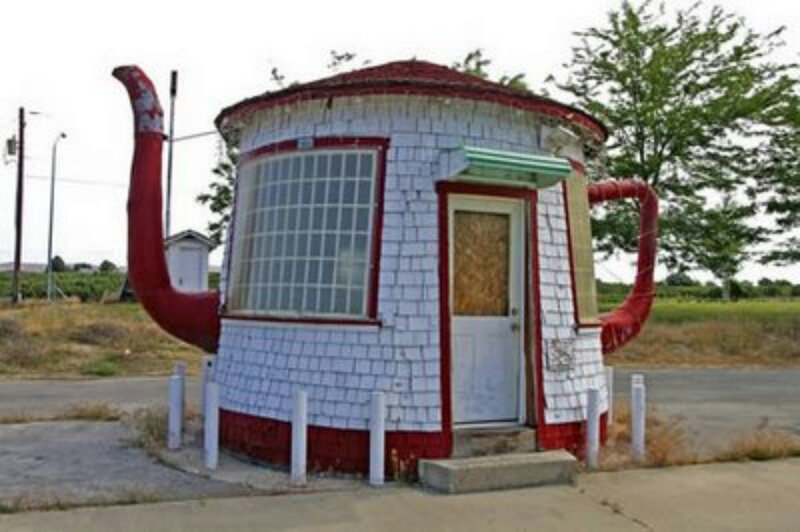 Teapot-shaped Building