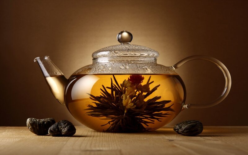 Teapot with blooming tea