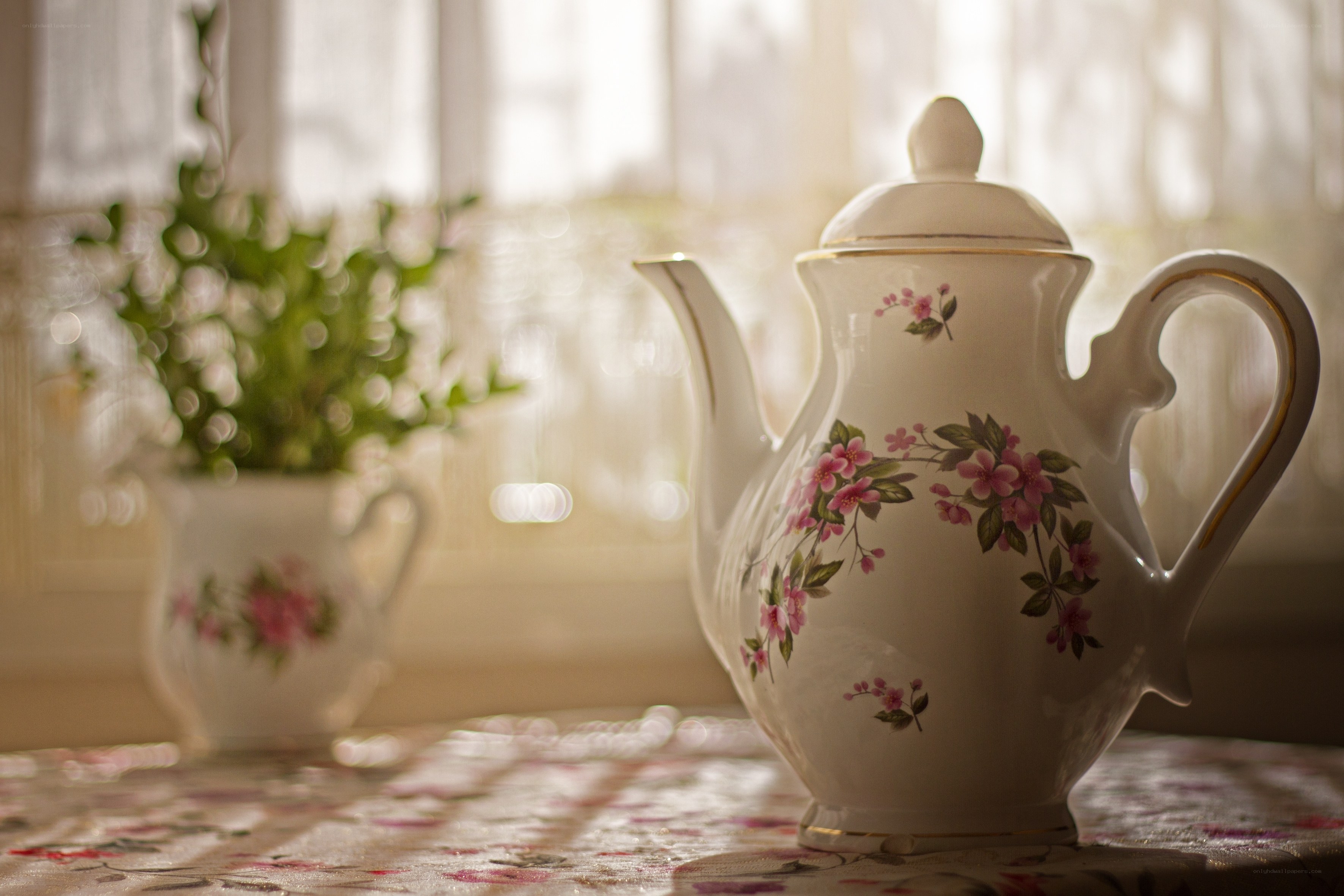 Teapot with floral design