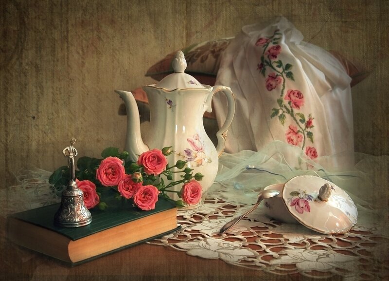 Teapot with Roses