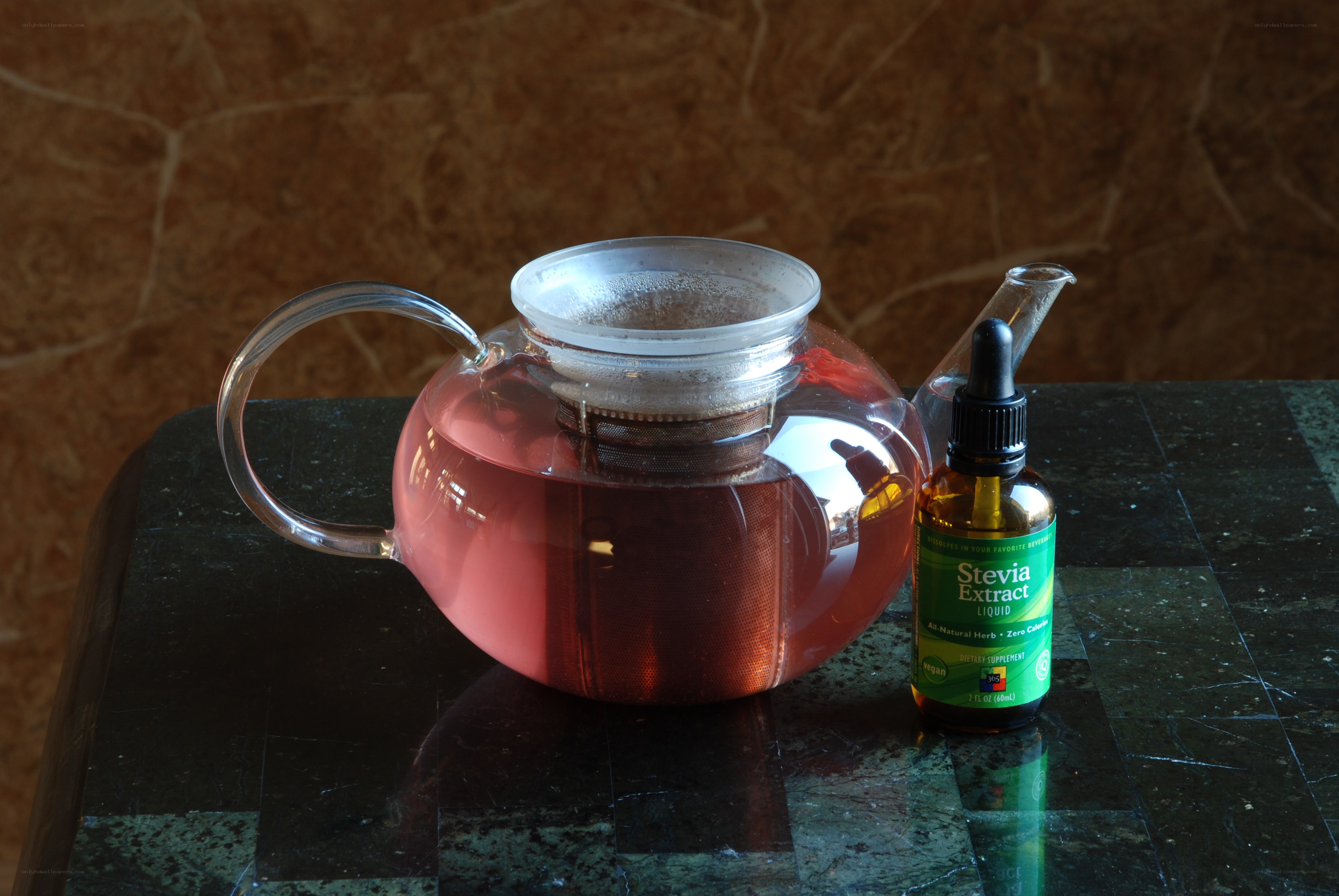 Teapot with stevia extract