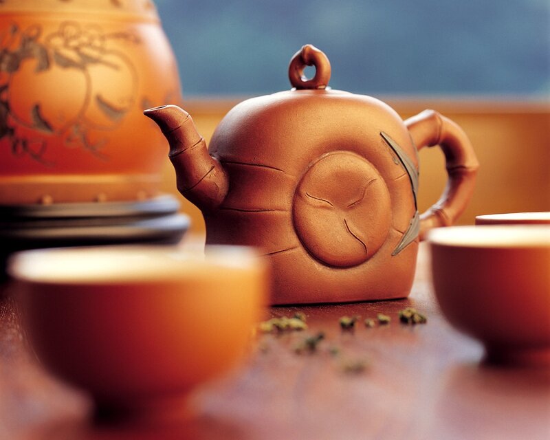 Teapot with tea cups