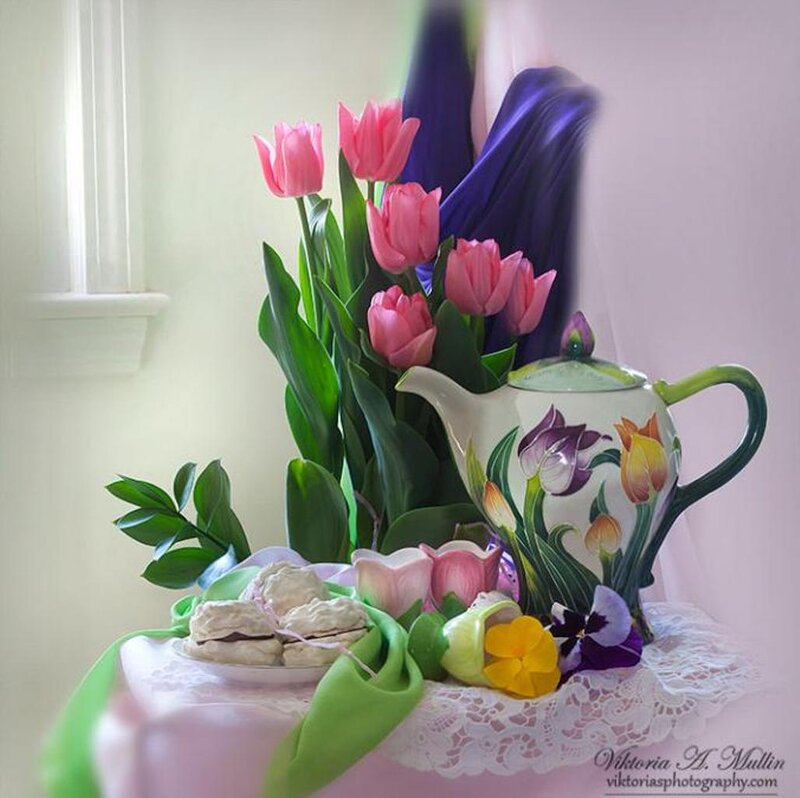 Teapot with Tulips — Pink