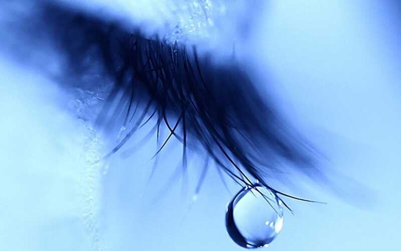 Tear on Eyelash — Blue, Dramatic
